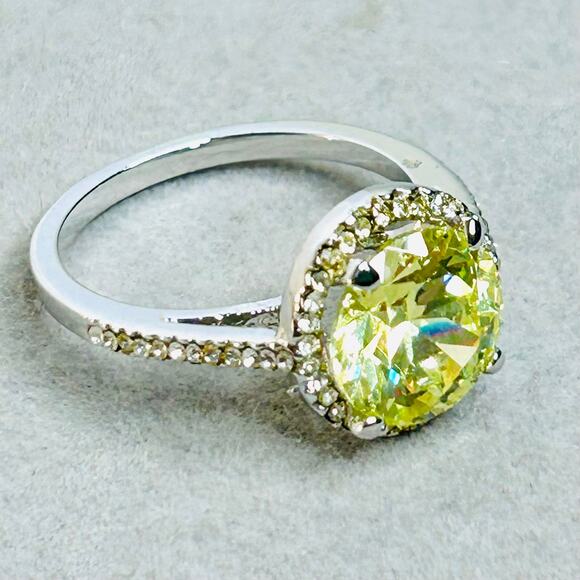 Round Chartreuse CZ Halo Silver Tone Cocktail Ring Size 8 - Picture 4 of 8